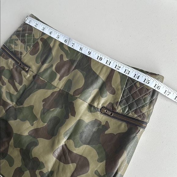 Sam Edelman Camo Green Mini Skirt Faux Leather Fully Lined - Picture 12 of 16